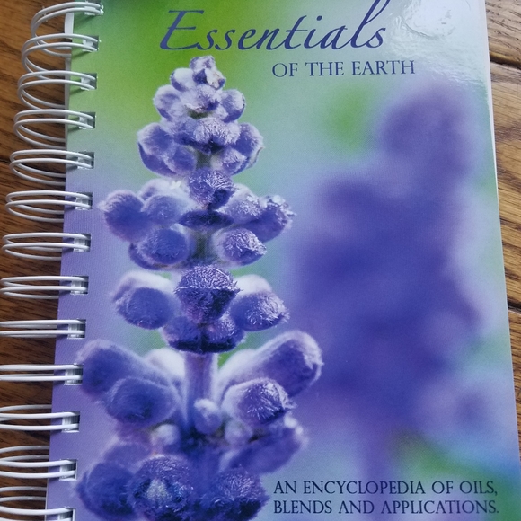 Essentials of the Earth spiral book and The 10 Oils Booklet. - Picture 2 of 6